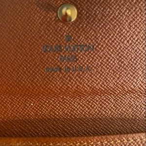 Authentic Louis Vuitton 6 keys Case